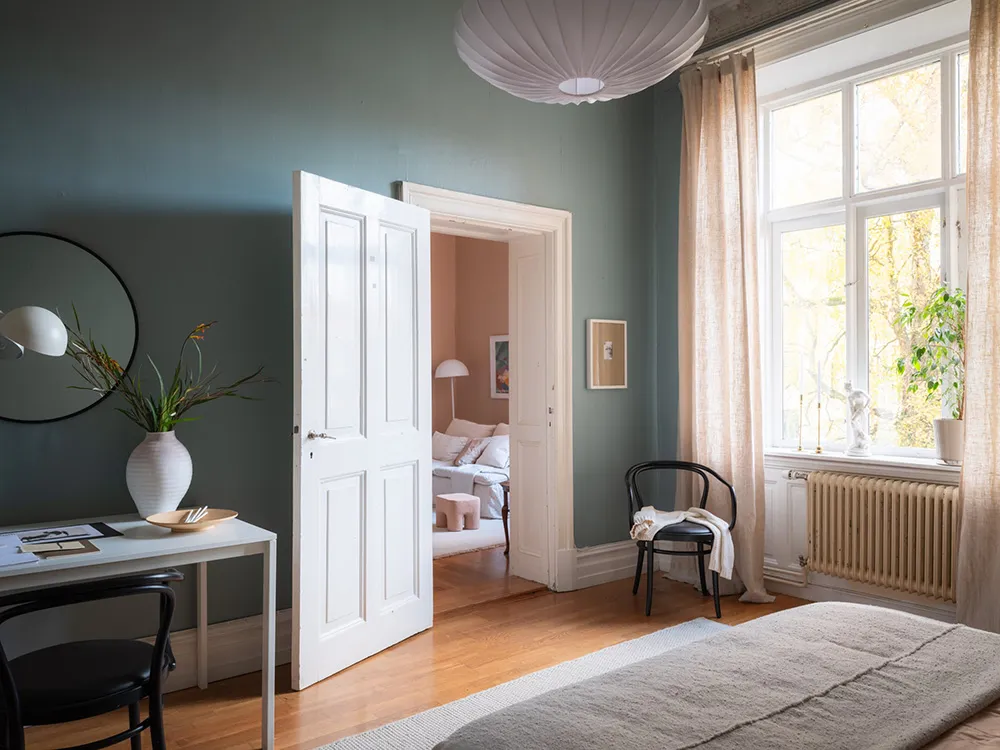 Rose et autres teintes douces dans la conception d'un appartement suédois (89 m²) - Gallery image 9