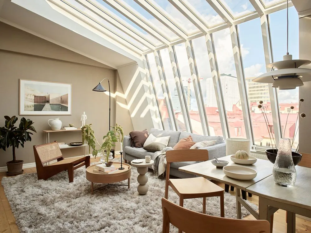 Fenêtre de mansarde luxueuse dans le design d'une appartement à deux étages à Gotenburg (83 m²) - Gallery image 2