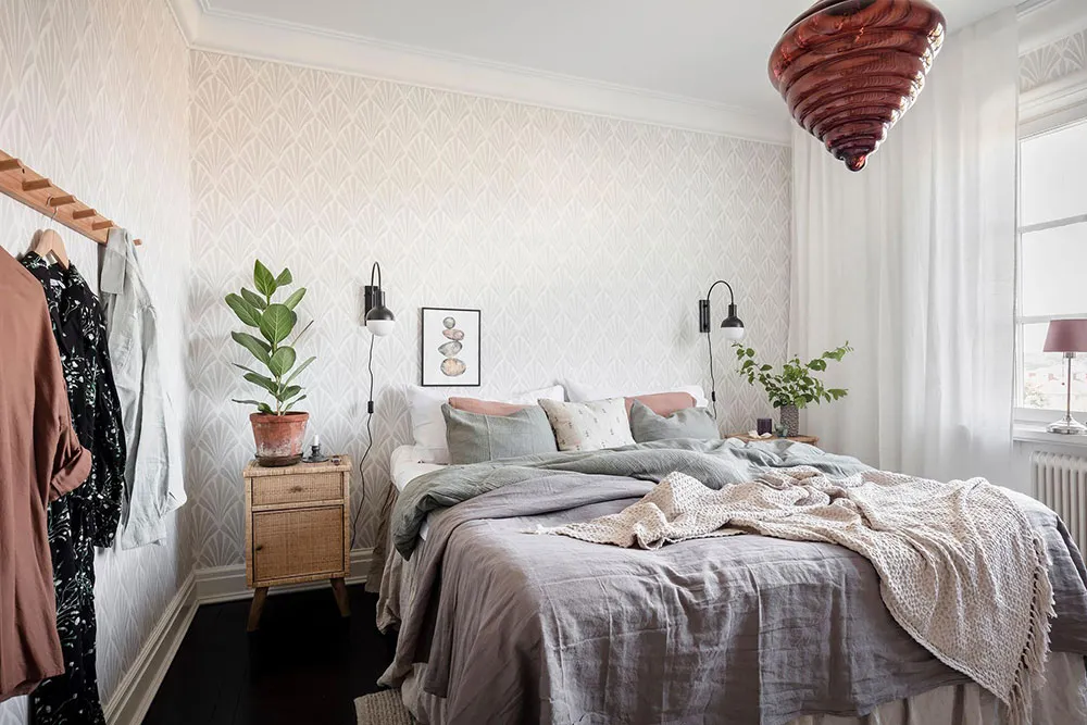 Living Room with Red Sofa and Spacious Loft: Apartment in Gothenburg - Gallery image 23