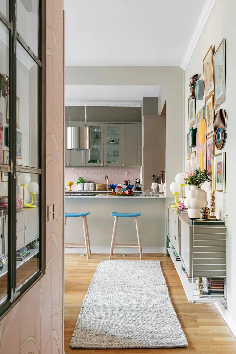 Diseño de interiores vibrante y juguetón de un decorador en Málaga - Gallery image 2