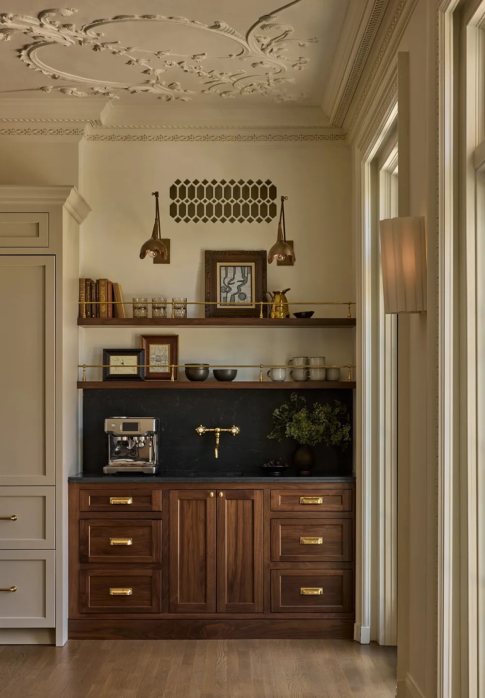 Atmosferycznie i stylowo: czasowy design od studia Haldon House - Gallery image 19