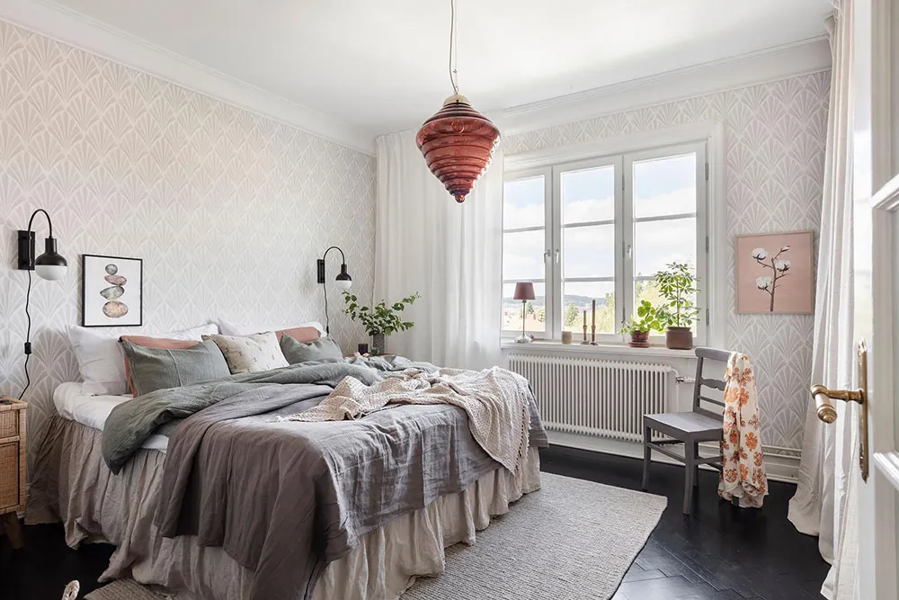 Living Room with Red Sofa and Spacious Loft: Apartment in Gothenburg - Gallery image 25