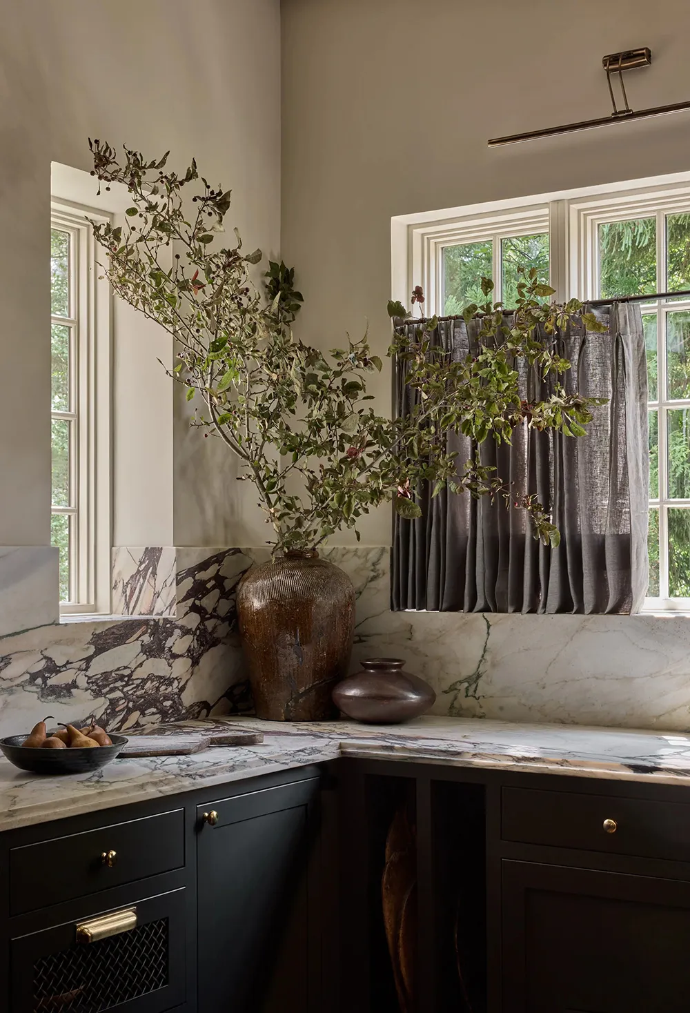 Atmosferycznie i stylowo: czasowy design od studia Haldon House - Gallery image 29