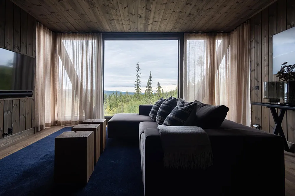 Hölzerner Holzhütte in Schweden mit stylischen Interiern - Gallery image 12