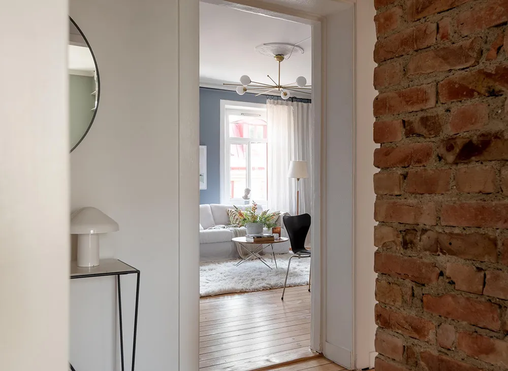 Murs bleus et meubles blancs : appartement à Göteborg (76 m²) - Gallery image 10