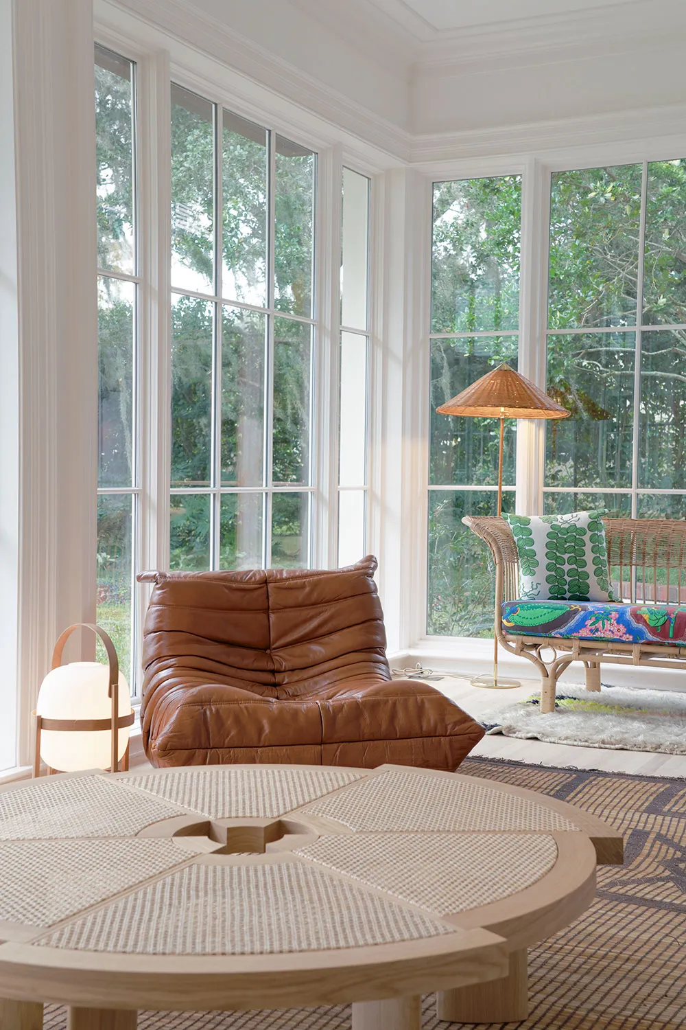 Sala de estar aireada y dormitorios con papel pintado: casa bonita al lado del lago en Florida - Gallery image 11