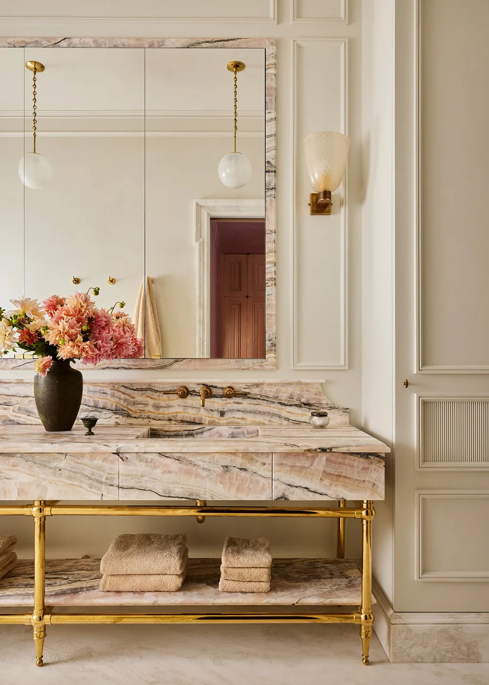 Diseño estadounidense moderno y elegante en nuevas obras de Nicole Franzen - Gallery image 19