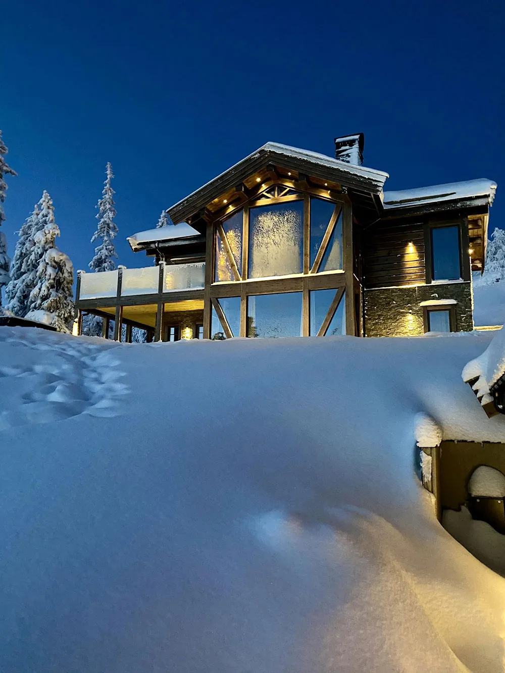 Hölzerner Holzhütte in Schweden mit stylischen Interiern - Gallery image 21