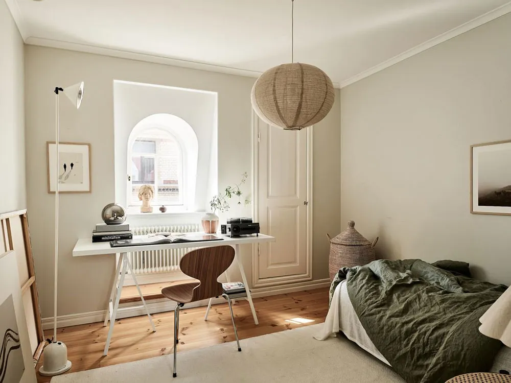 Fenêtre de mansarde luxueuse dans le design d'une appartement à deux étages à Gotenburg (83 m²) - Gallery image 14