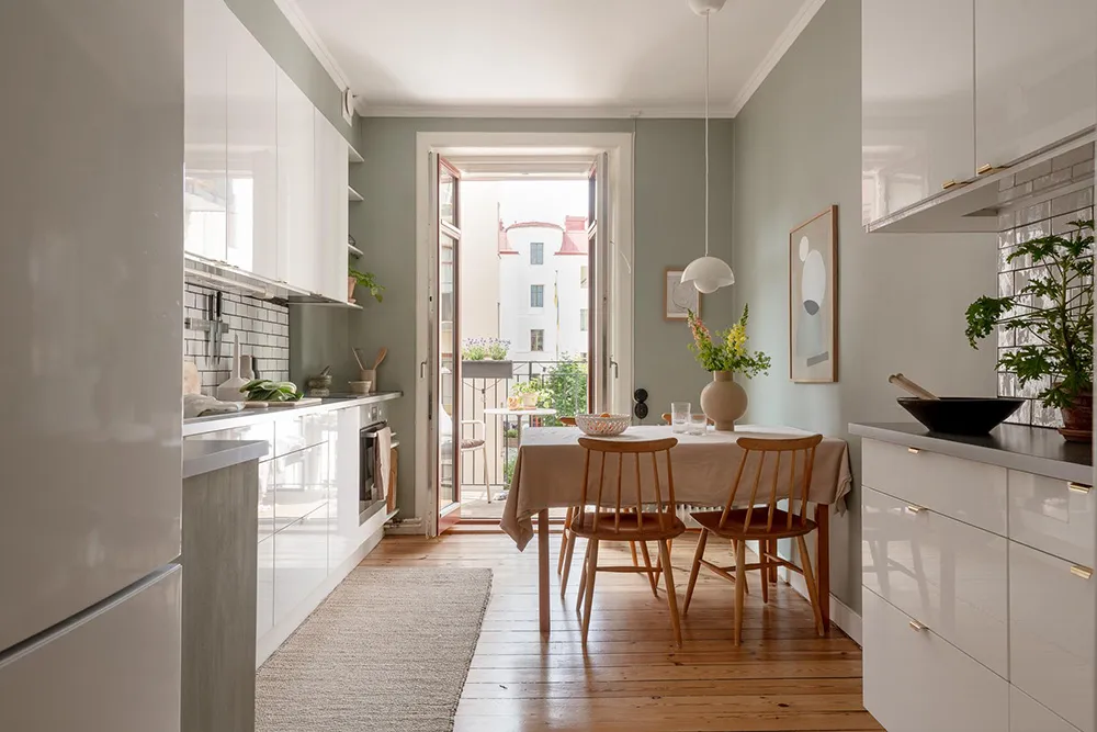 Murs bleus et meubles blancs : appartement à Göteborg (76 m²) - Gallery image 16