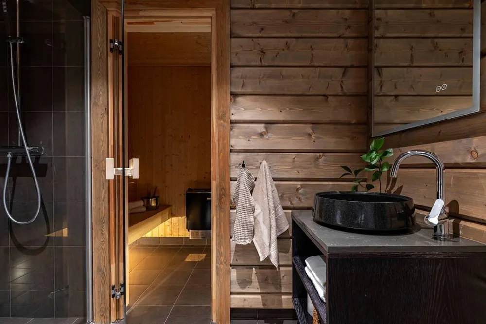 स्वीडन में स्थित एक आधुनिक शैली का घर, जिसमें काले रंग की फर्नीचर है (क्षेत्रफल: 102 वर्ग मीटर) - Gallery image 11