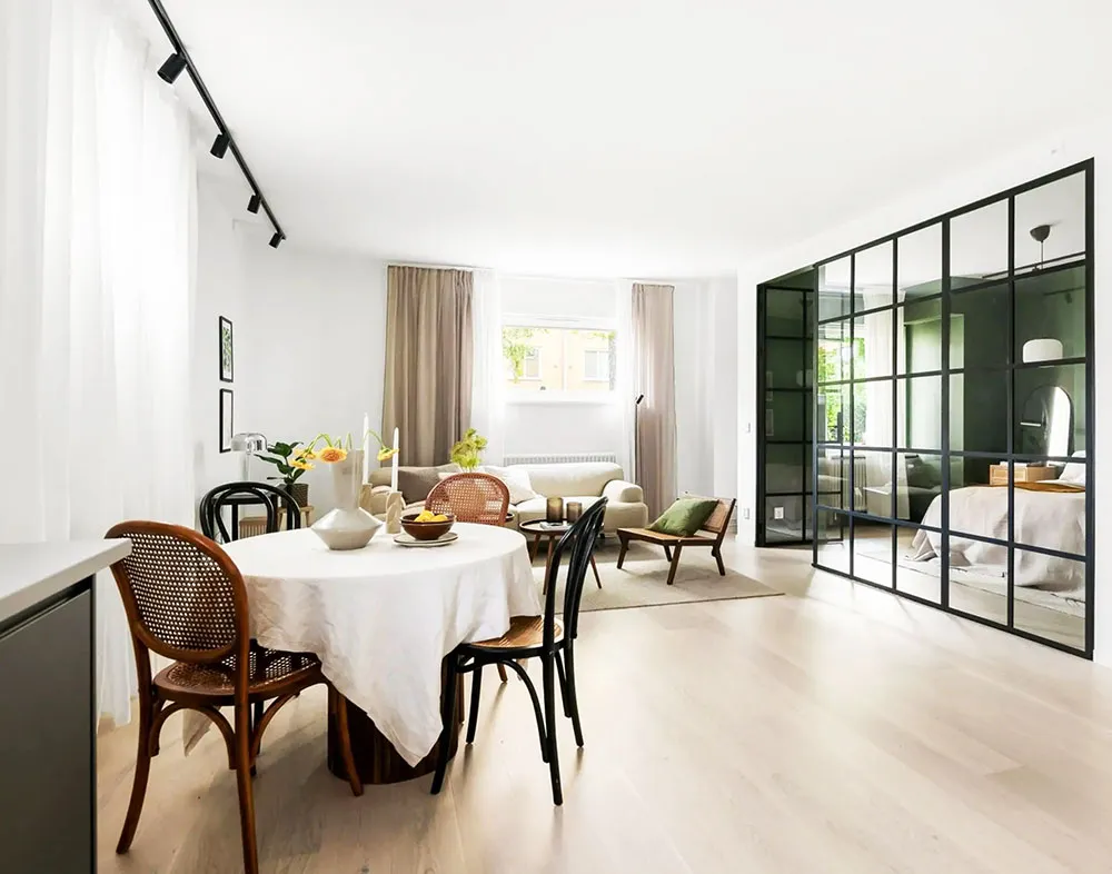 Cloisonnement en verre et chambre verte : appartement en Suède (56 m²) - Gallery image 5