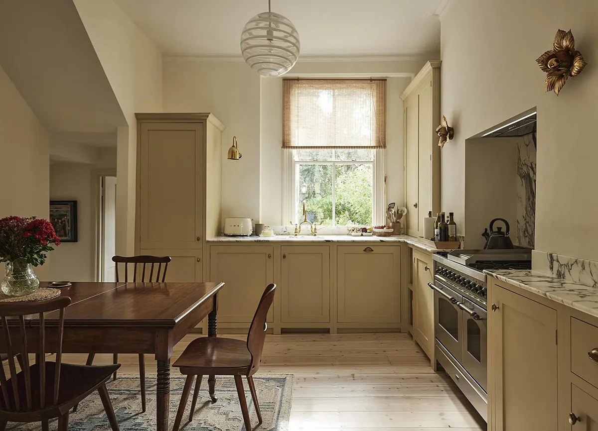 Mix cosy de style anglais et scandinave dans les œuvres de l'atelier Pernille Lind - Gallery image 4