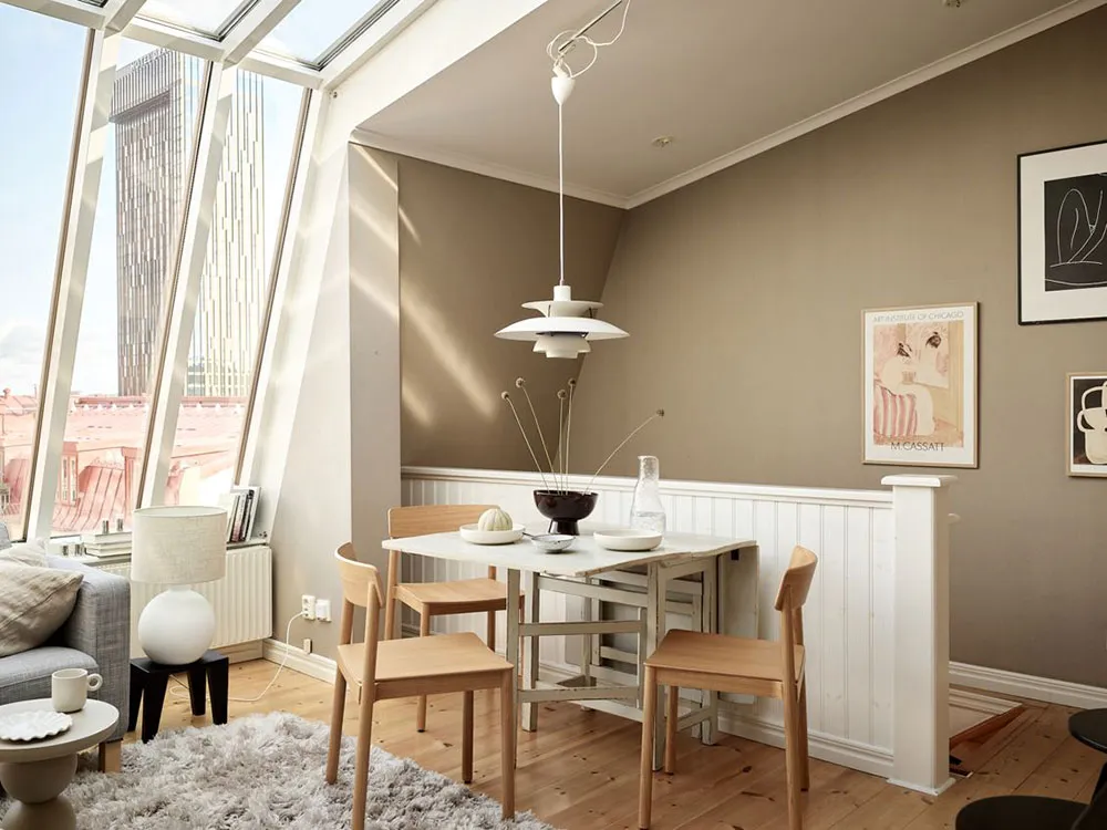 Fenêtre de mansarde luxueuse dans le design d'une appartement à deux étages à Gotenburg (83 m²) - Gallery image 3