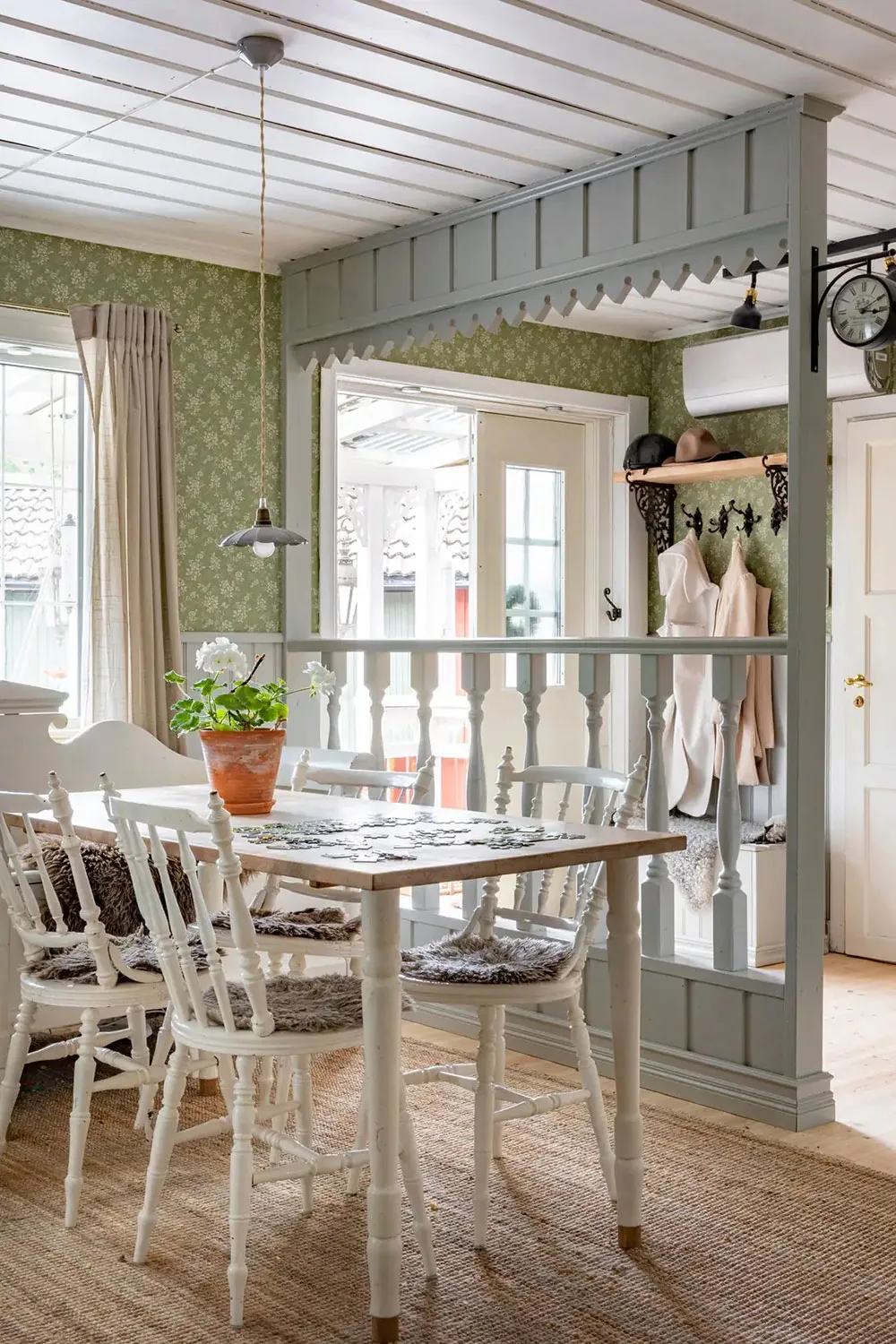 Cozy Swedish cottage with a cute children's cabin - Gallery image 3