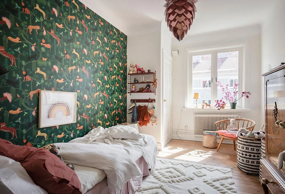 Living Room with Red Sofa and Spacious Loft: Apartment in Gothenburg - Gallery image 30