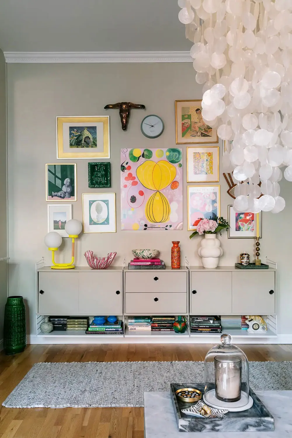 Diseño de interiores vibrante y juguetón de un decorador en Málaga - Gallery image 3