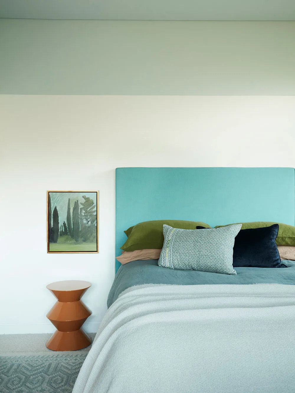 Sunlit and vibrant interior of a family home on the coast in Sydney - Gallery image 18