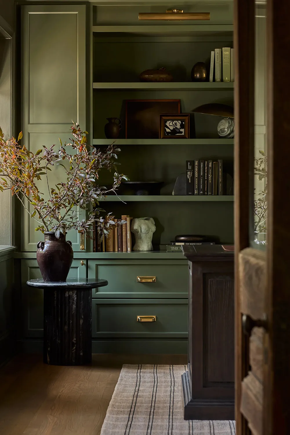 Atmosferycznie i stylowo: czasowy design od studia Haldon House - Gallery image 11