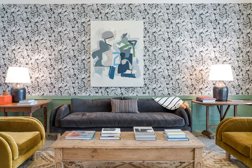 Sala de estar aireada y dormitorios con papel pintado: casa bonita al lado del lago en Florida - Gallery image 7