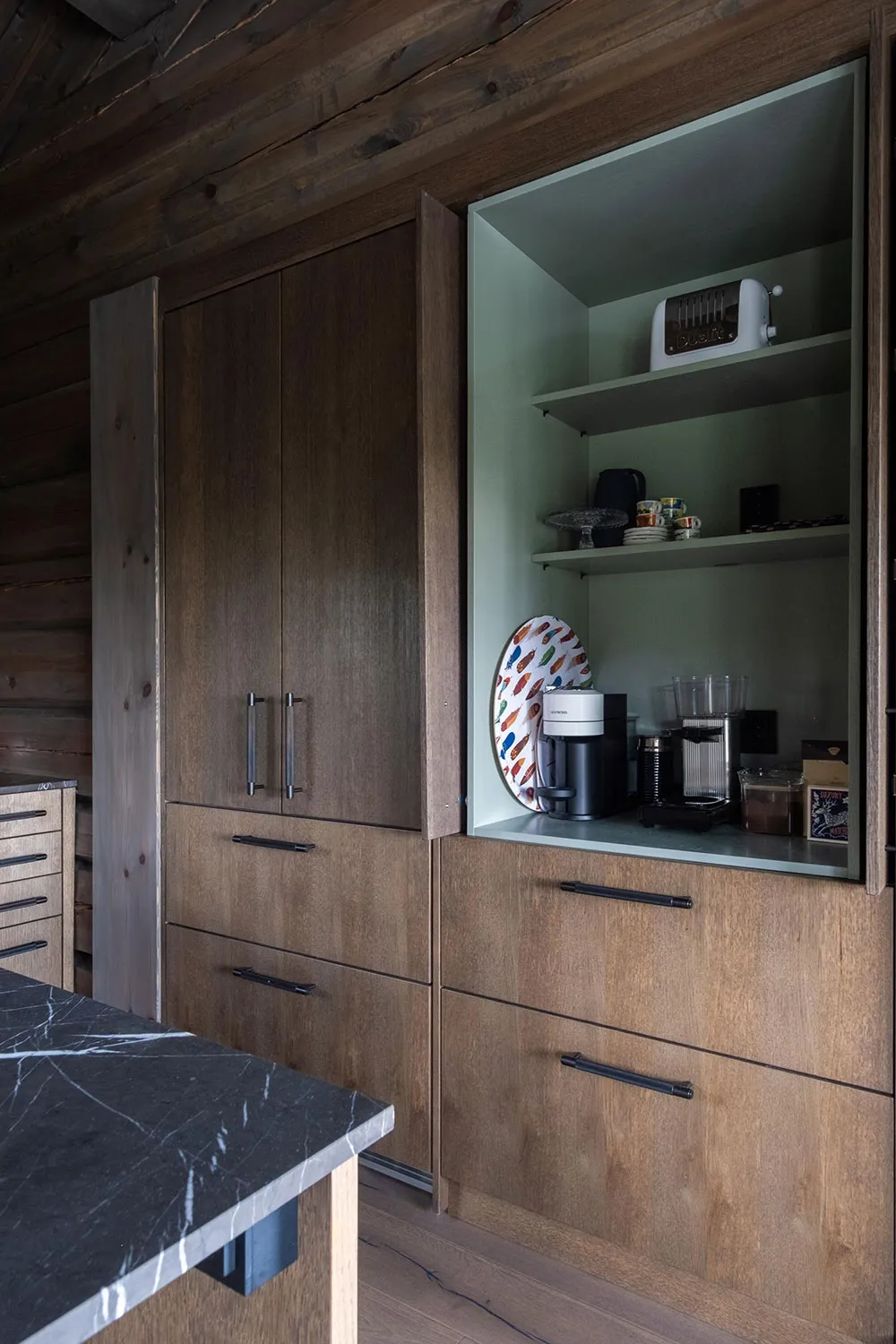 Hölzerner Holzhütte in Schweden mit stylischen Interiern - Gallery image 7