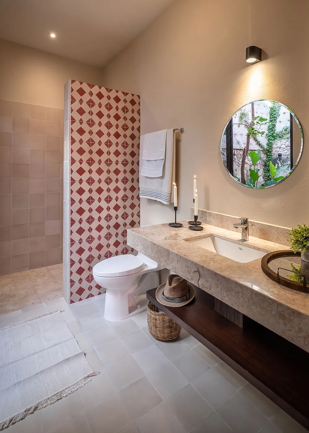 Różowy fasad i tradycyjne wnętrza z kamienia: villa w Meksyku - Gallery image 16