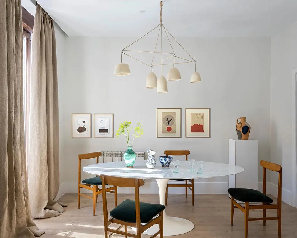 Interior luminoso y acogedor en Madrid, donde lo moderno se combina hermosamente con lo antiguo - Gallery image 2