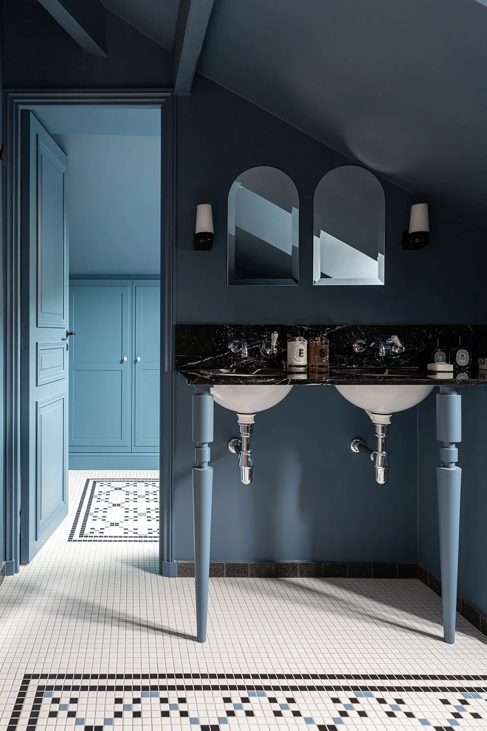 Beautiful Apartments with Charming Bright Interiors for Families in Paris - Gallery image 23