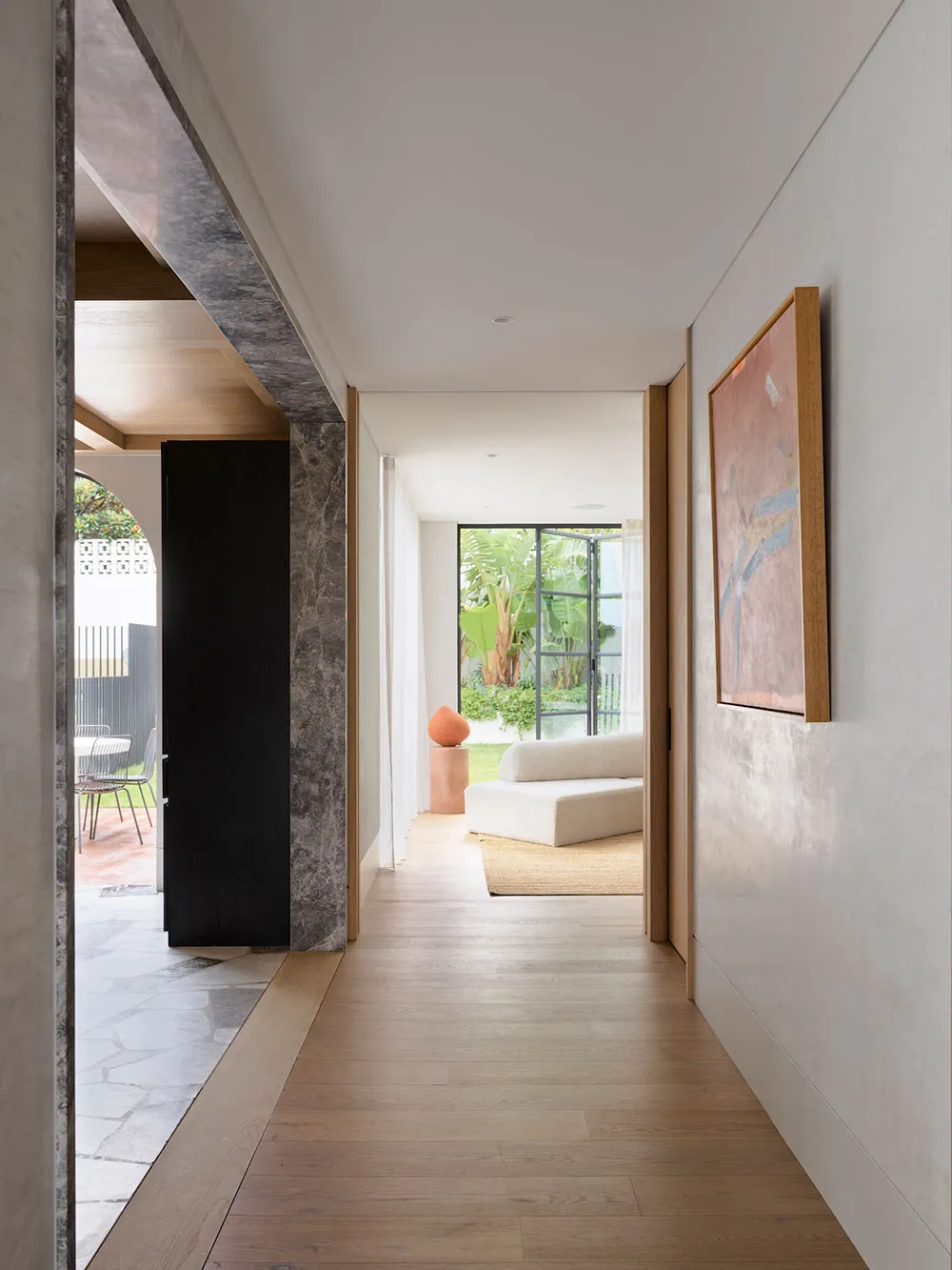 Тепло натурального дерева і елегантність каменю: затишний будинок у Сіднеї - Gallery image 13