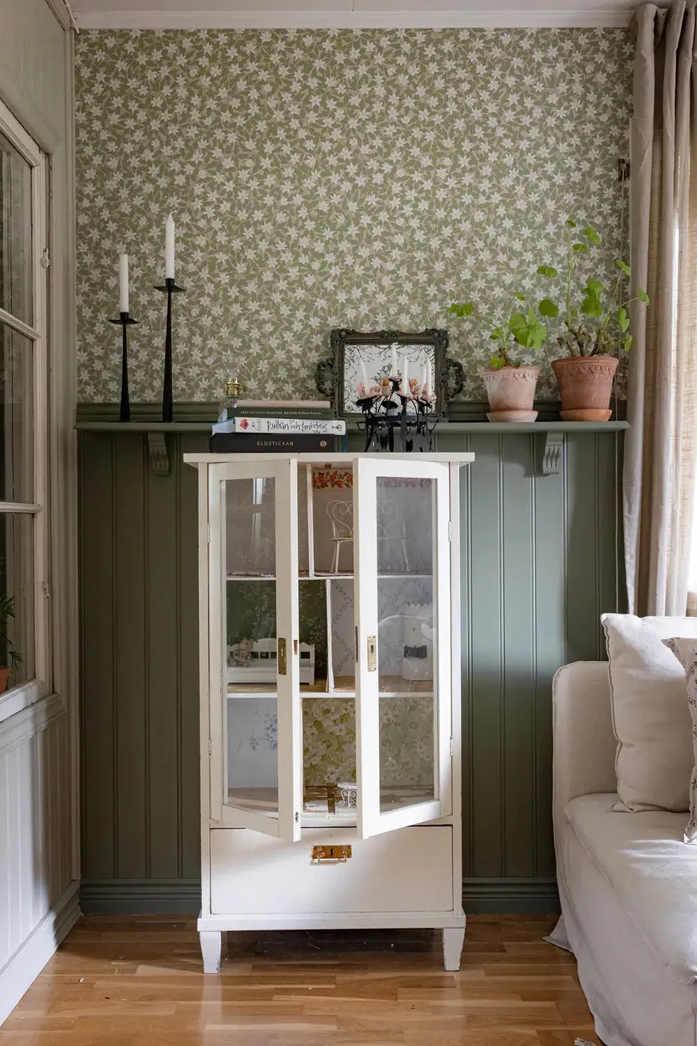 Cozy Swedish cottage with a cute children's cabin - Gallery image 5