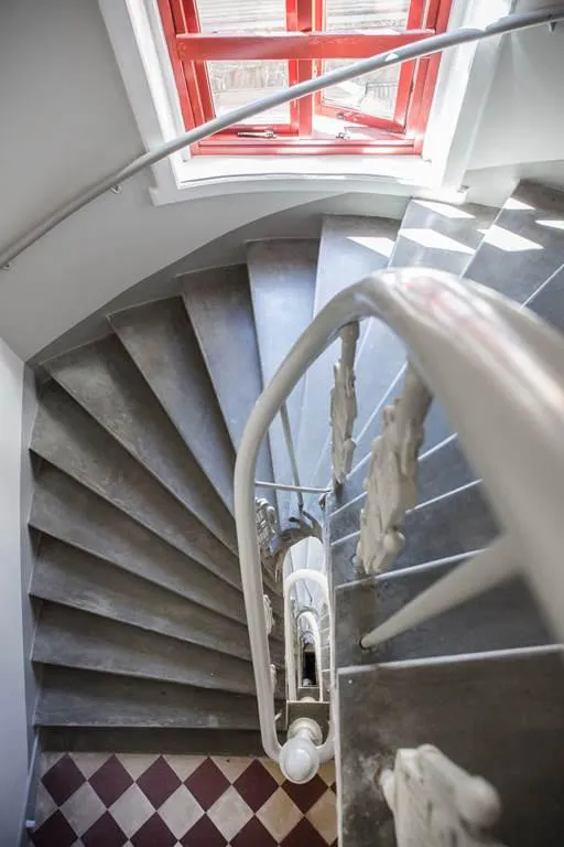 Murs bleus et meubles blancs : appartement à Göteborg (76 m²) - Gallery image 37