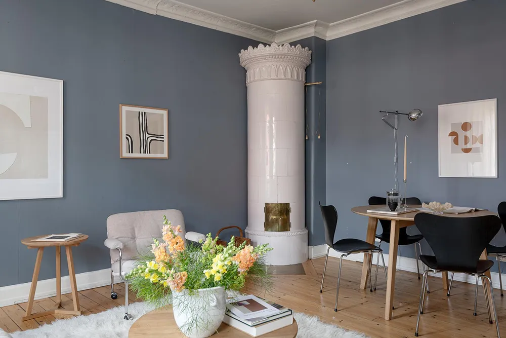 Murs bleus et meubles blancs : appartement à Göteborg (76 m²) - Gallery image 12