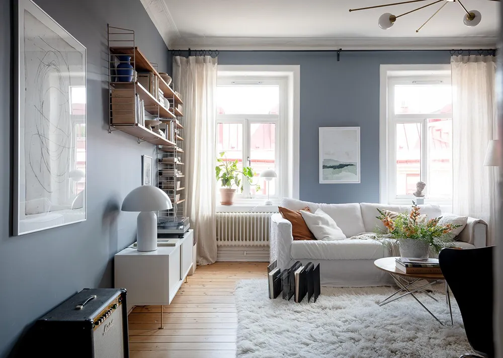 Murs bleus et meubles blancs : appartement à Göteborg (76 m²) - Gallery image 3