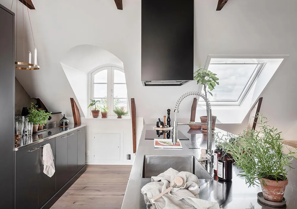 Living Room with Red Sofa and Spacious Loft: Apartment in Gothenburg - Gallery image 14