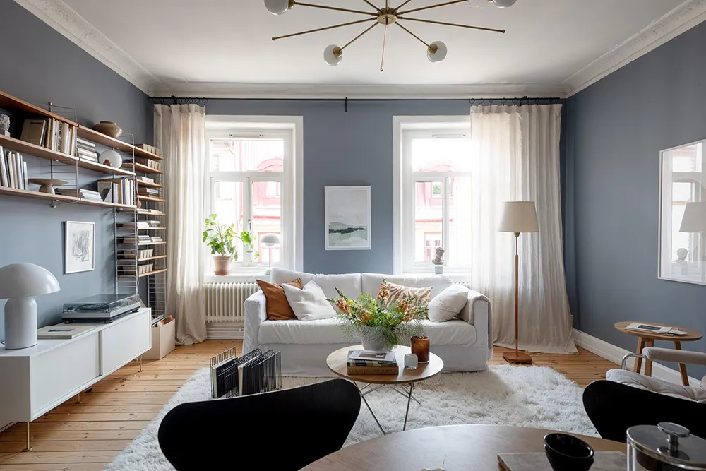 Murs bleus et meubles blancs : appartement à Göteborg (76 m²) - Gallery image 7