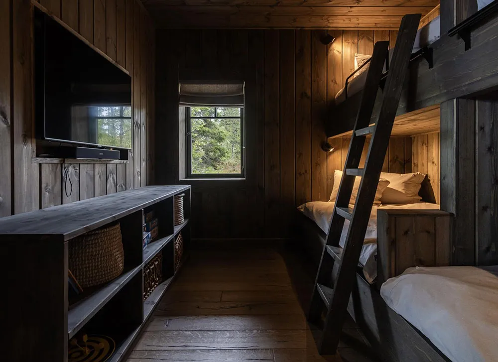 Hölzerner Holzhütte in Schweden mit stylischen Interiern - Gallery image 13