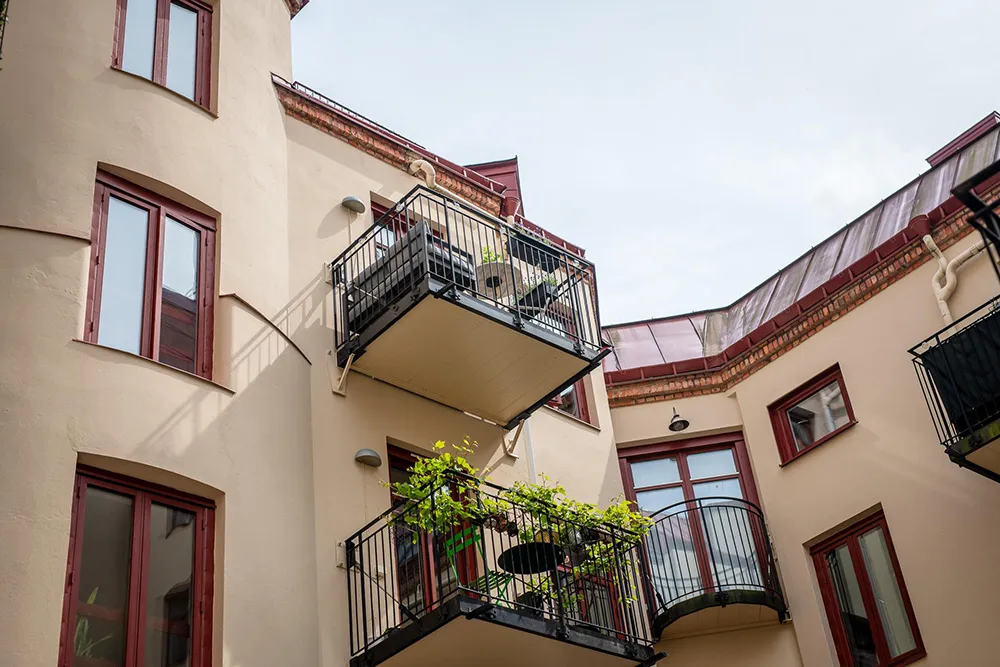 Murs bleus et meubles blancs : appartement à Göteborg (76 m²) - Gallery image 21