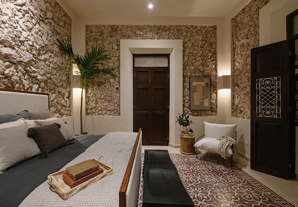 Różowy fasad i tradycyjne wnętrza z kamienia: villa w Meksyku - Gallery image 13