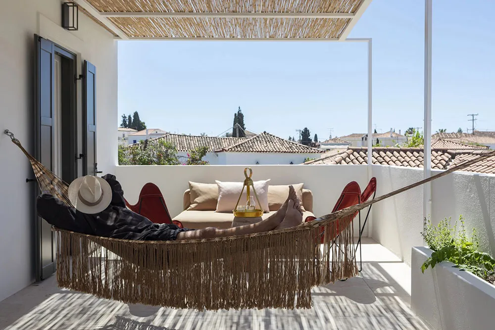 Diseño moderno y estilo griego: hotel Yayaki en la isla de Spetses, Grecia - Gallery image 15