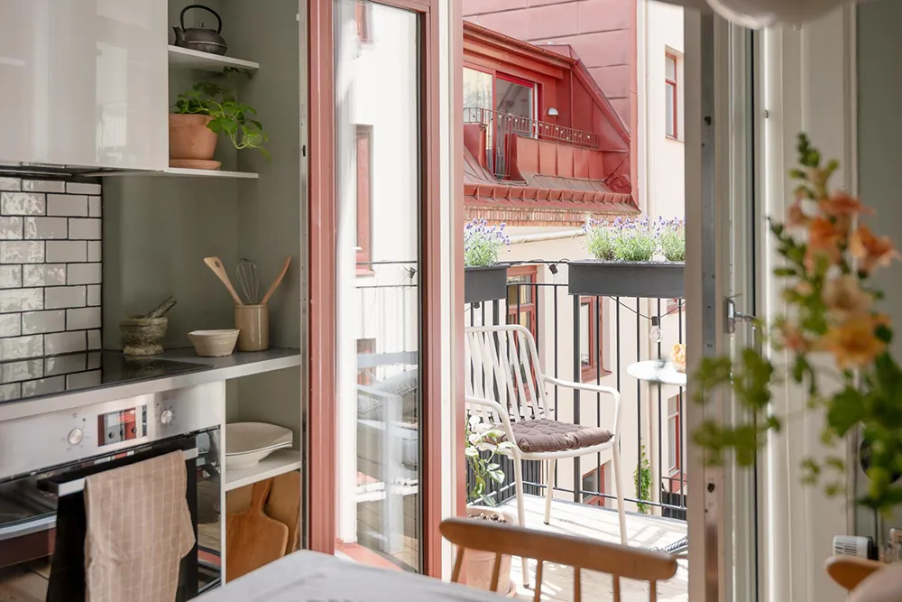 Murs bleus et meubles blancs : appartement à Göteborg (76 m²) - Gallery image 19