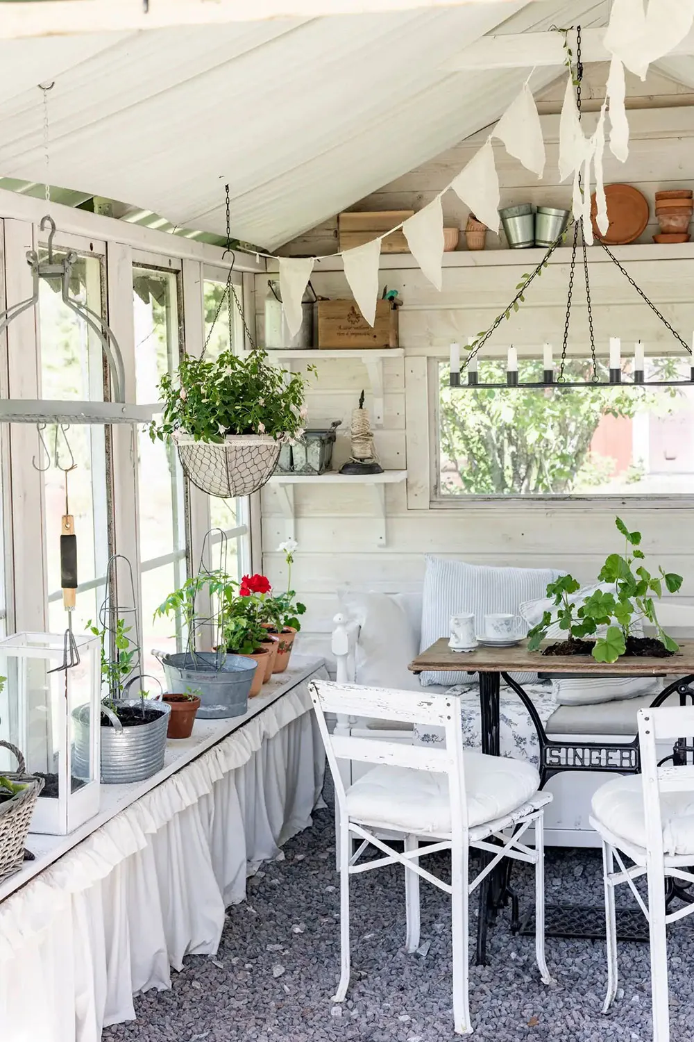 Cozy Swedish cottage with a cute children's cabin - Gallery image 8