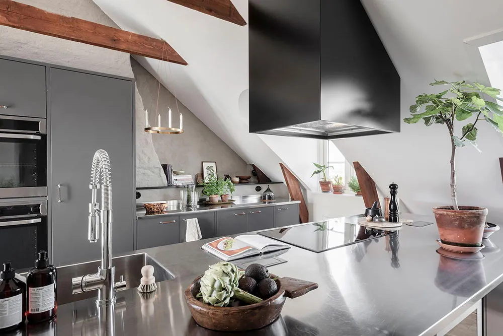 Living Room with Red Sofa and Spacious Loft: Apartment in Gothenburg - Gallery image 13