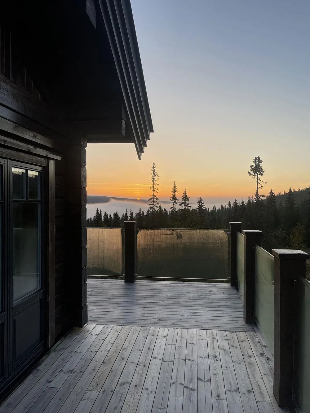 Hölzerner Holzhütte in Schweden mit stylischen Interiern - Gallery image 17