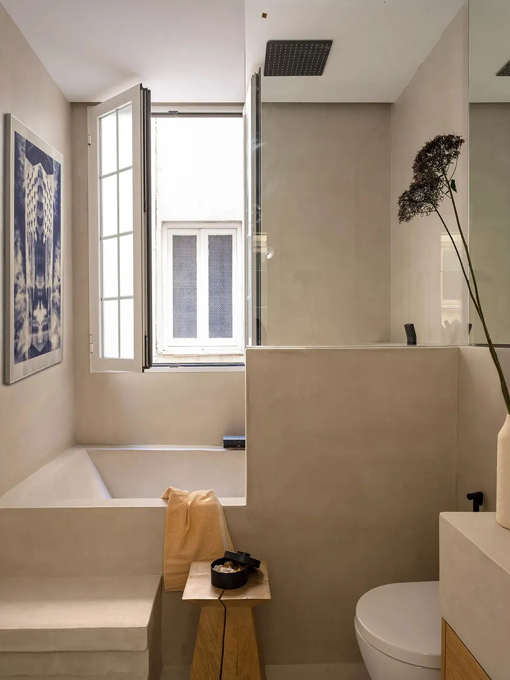 Interior luminoso y acogedor en Madrid, donde lo moderno se combina hermosamente con lo antiguo - Gallery image 9