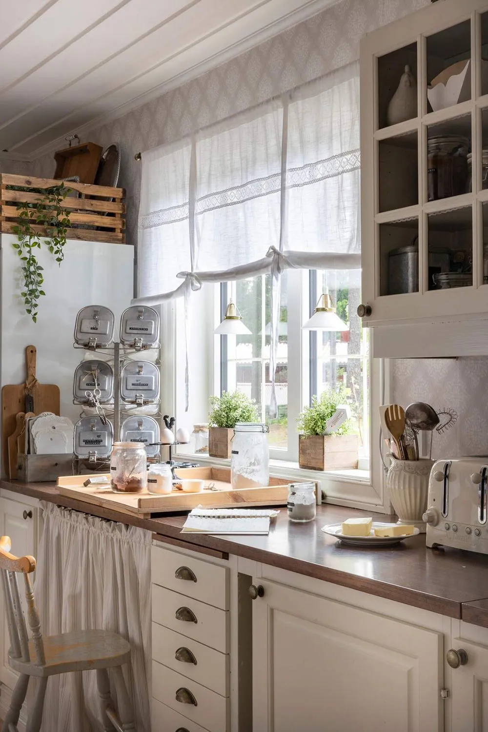 Cozy Swedish cottage with a cute children's cabin - Gallery image 4