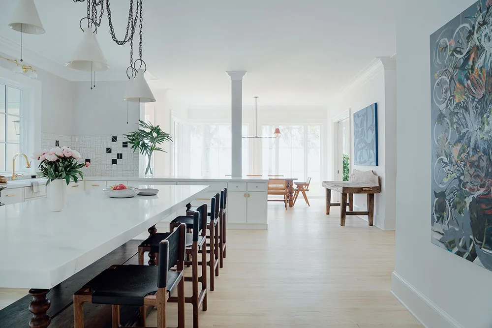 Sala de estar aireada y dormitorios con papel pintado: casa bonita al lado del lago en Florida - Gallery image 3