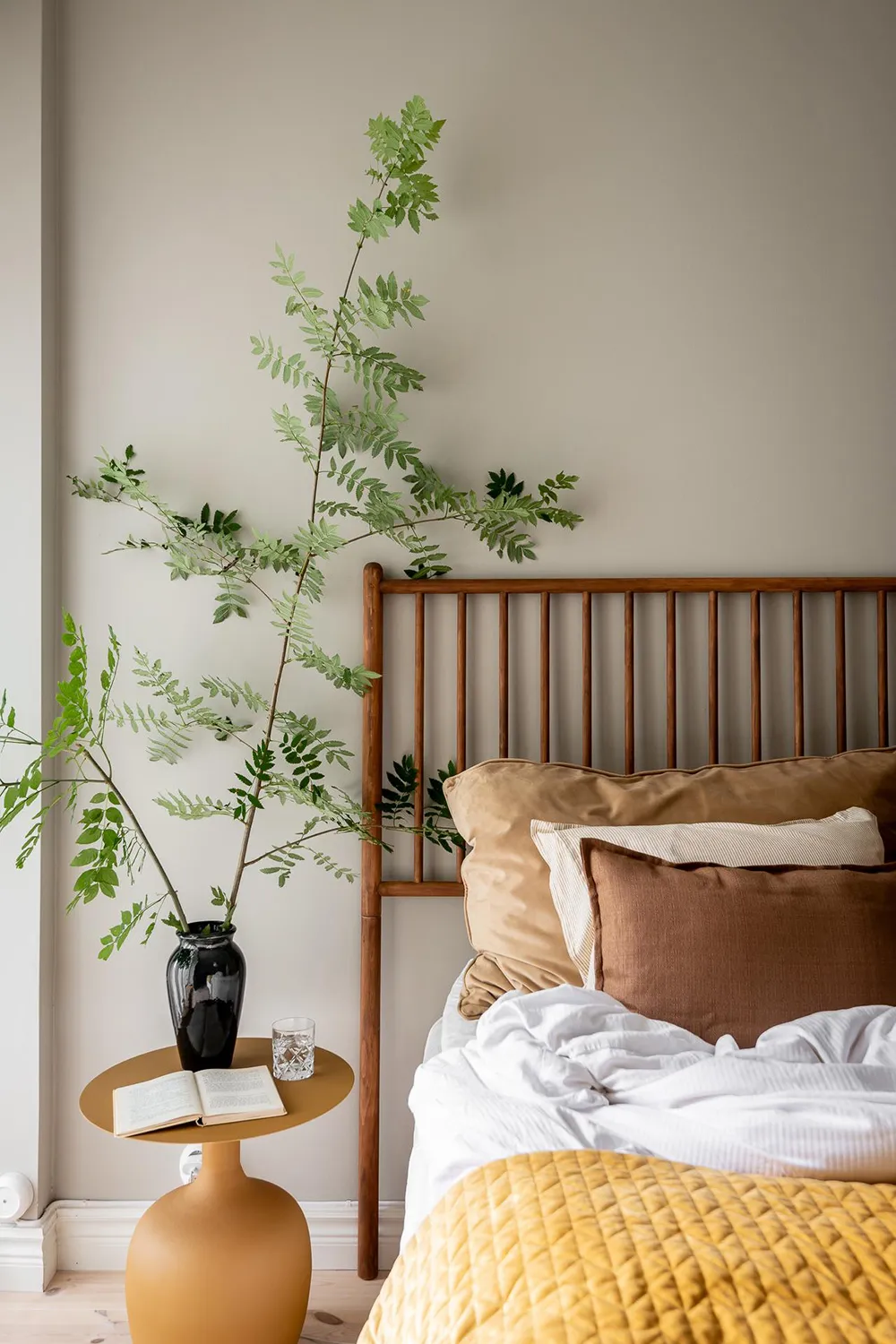 Stylische moderne Interieurs einer schwedischen Wohnung in einem alten Haus - Gallery image 27