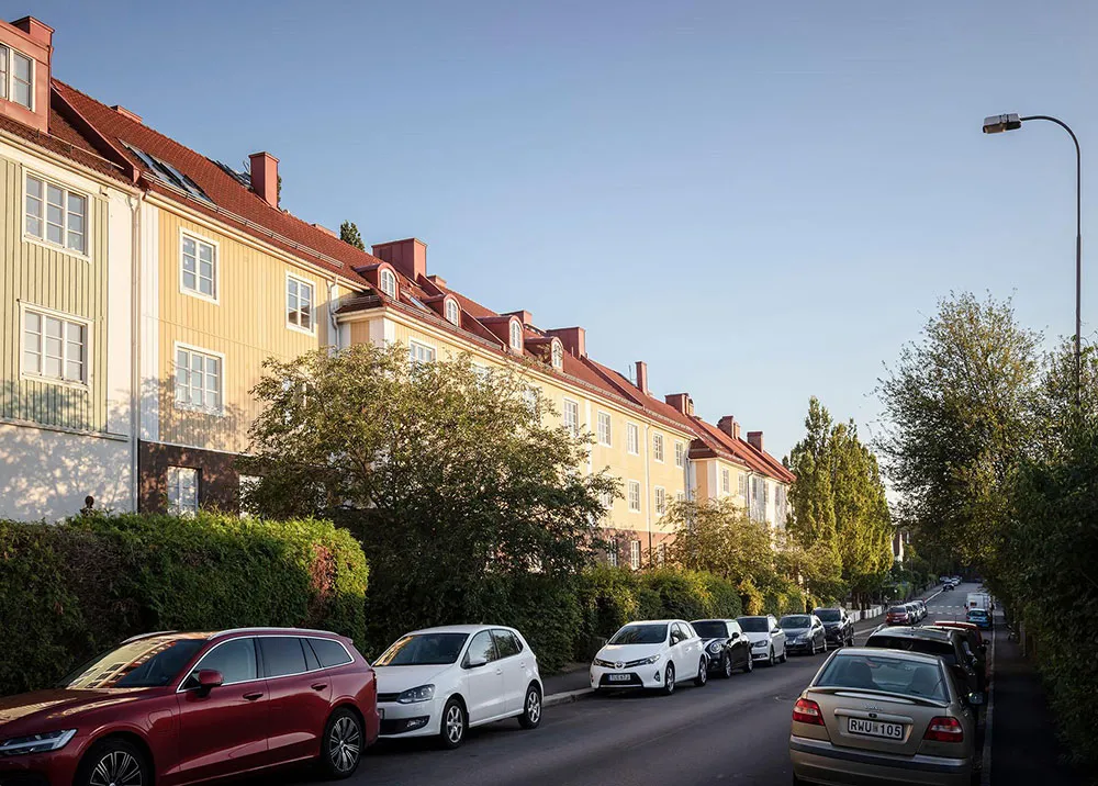 Living Room with Red Sofa and Spacious Loft: Apartment in Gothenburg - Gallery image 38