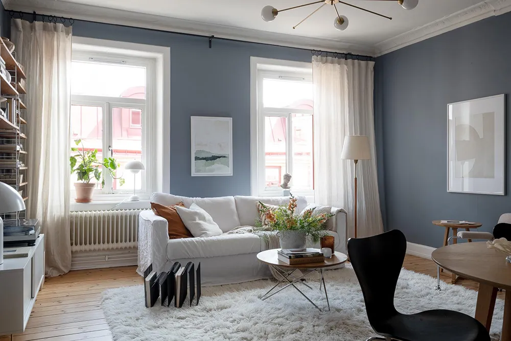 Murs bleus et meubles blancs : appartement à Göteborg (76 m²) - Gallery image 5