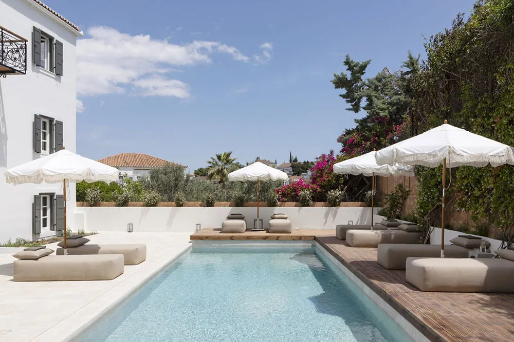 Diseño moderno y estilo griego: hotel Yayaki en la isla de Spetses, Grecia - Gallery image 9